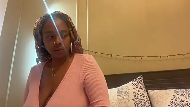 Snapshot of ChocolateCakeQueen chatting on 01-13-25, 05:23 ChocolateCakeQueen online show from 01-13-25, 05:23