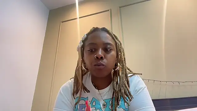 Snapshot of ChocolateCakeQueen chatting on 01-16-25, 12:12 ChocolateCakeQueen online show from 01-16-25, 12:12