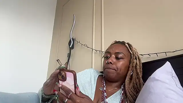 Snapshot of ChocolateCakeQueen chatting on 01-16-25, 08:36 ChocolateCakeQueen online show from 01-16-25, 08:36