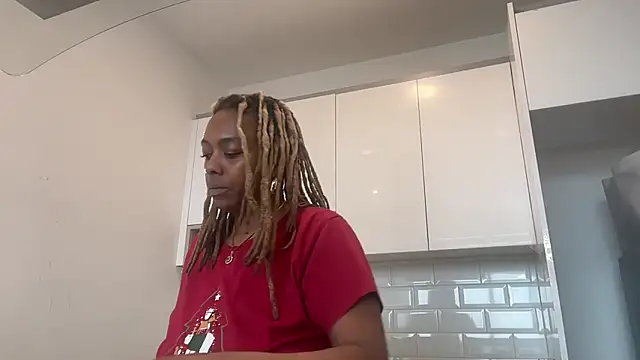 Snapshot of ChocolateCakeQueen chatting on 01-25-25, 08:21 ChocolateCakeQueen online show from 01-25-25, 08:21