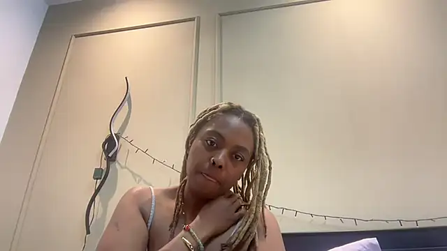 Snapshot of ChocolateCakeQueen chatting on 01-26-25, 03:27 ChocolateCakeQueen online show from 01-26-25, 03:27