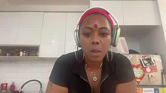 Snapshot of ChocolateCakeQueen chatting on 01-29-25, 11:14 ChocolateCakeQueen online show from 01-29-25, 11:14