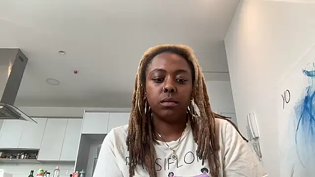 Snapshot of ChocolateCakeQueen chatting on 01-31-25, 10:21 ChocolateCakeQueen online show from 01-31-25, 10:21