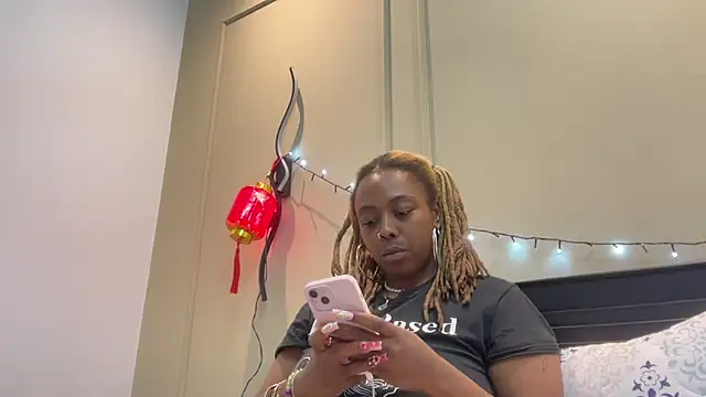 Snapshot of ChocolateCakeQueen chatting on 02-03-25, 03:42 ChocolateCakeQueen online show from 02-03-25, 03:42