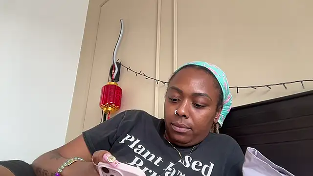 Snapshot of ChocolateCakeQueen chatting on 02-09-25, 10:00 ChocolateCakeQueen online show from 02-09-25, 10:00