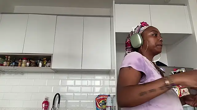 Snapshot of ChocolateCakeQueen chatting on 02-10-25, 06:03 ChocolateCakeQueen online show from 02-10-25, 06:03