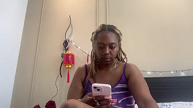 Snapshot of ChocolateCakeQueen chatting on 02-14-25, 06:08 ChocolateCakeQueen online show from 02-14-25, 06:08