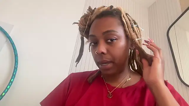 Snapshot of ChocolateCakeQueen chatting on 02-17-25, 10:58 ChocolateCakeQueen online show from 02-17-25, 10:58