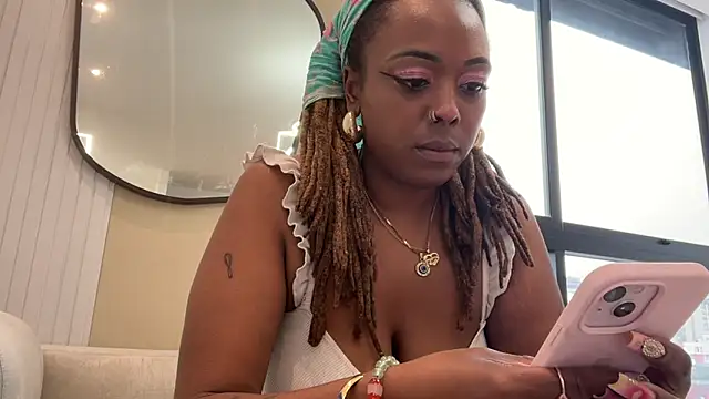Snapshot of ChocolateCakeQueen chatting on 02-18-25, 09:20 ChocolateCakeQueen online show from 02-18-25, 09:20