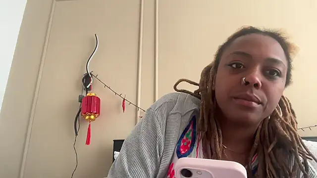 Snapshot of ChocolateCakeQueen chatting on 02-20-25, 01:30 ChocolateCakeQueen online show from 02-20-25, 01:30