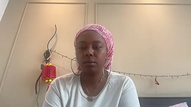 Snapshot of ChocolateCakeQueen chatting on 02-27-25, 06:42 ChocolateCakeQueen online show from 02-27-25, 06:42