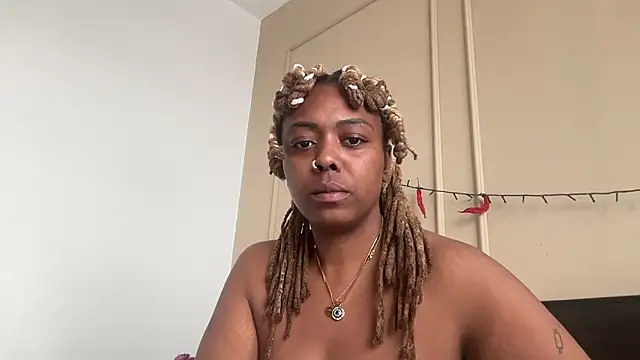 Snapshot of ChocolateCakeQueen chatting on 03-04-25, 04:41 ChocolateCakeQueen online show from 03-04-25, 04:41