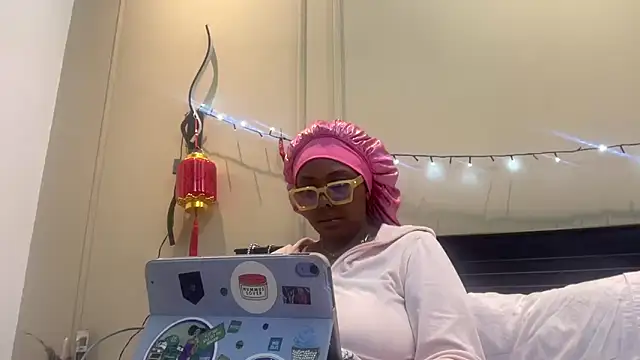 Snapshot of ChocolateCakeQueen chatting on 03-11-25, 07:58 ChocolateCakeQueen online show from 03-11-25, 07:58