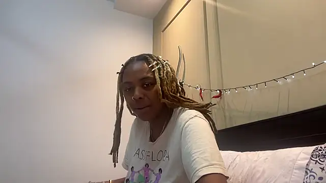 Snapshot of ChocolateCakeQueen chatting on 03-16-25, 04:09 ChocolateCakeQueen online show from 03-16-25, 04:09