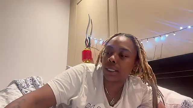 Snapshot of ChocolateCakeQueen chatting on 03-16-25, 07:15 ChocolateCakeQueen online show from 03-16-25, 07:15