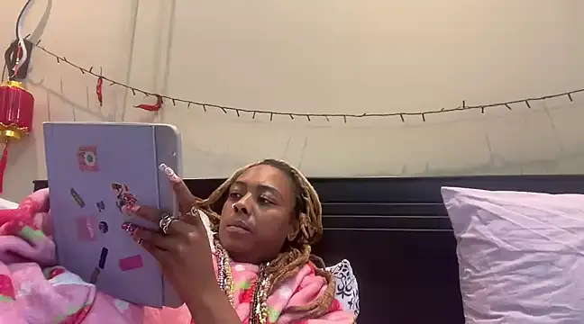 Snapshot of ChocolateCakeQueen chatting on 03-16-25, 10:53 ChocolateCakeQueen online show from 03-16-25, 10:53