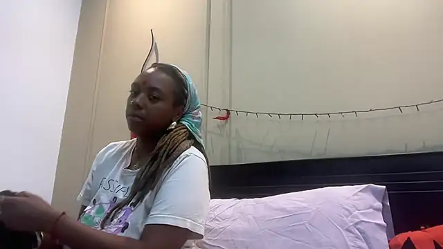Snapshot of ChocolateCakeQueen chatting on 03-20-25, 03:13 ChocolateCakeQueen online show from 03-20-25, 03:13