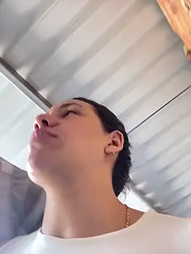 hannahb-e online show from 12-18-25, 01:50