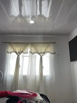 Snapshot of hannahb-e chatting on 05-20-26, 08:48 hannahb-e online show from 05-20-26, 08:48
