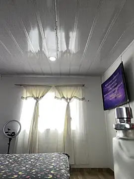 Snapshot of hannahb-e chatting on 05-29-26, 01:53 hannahb-e online show from 05-29-26, 01:53