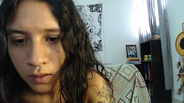 Snapshot of AlinaWoolf_ chatting on 12-10-24, 04:49 AlinaWoolf online show from 12-10-24, 04:49