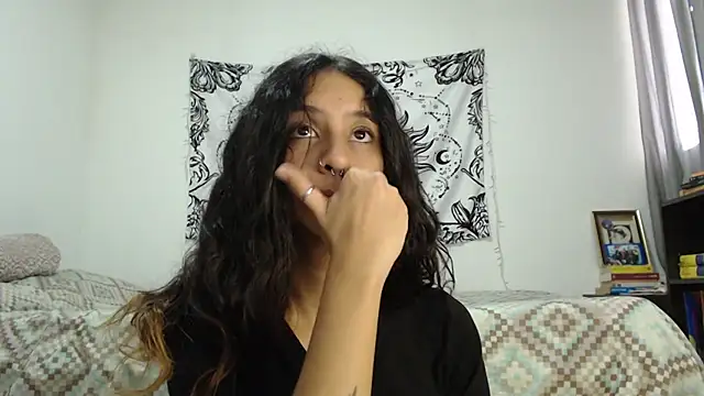 Snapshot of AlinaWoolf_ chatting on 12-30-24, 06:05 AlinaWoolf online show from 12-30-24, 06:05