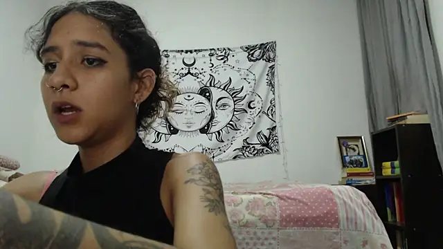 Snapshot of AlinaWoolf_ chatting on 01-13-25, 02:39 AlinaWoolf online show from 01-13-25, 02:39