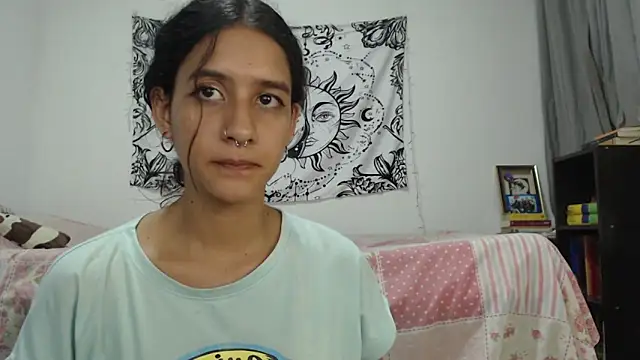 Snapshot of AlinaWoolf_ chatting on 01-14-25, 02:29 AlinaWoolf online show from 01-14-25, 02:29