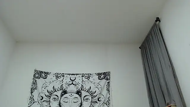 Snapshot of AlinaWoolf_ chatting on 02-04-25, 05:42 AlinaWoolf online show from 02-04-25, 05:42