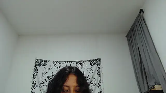 Snapshot of AlinaWoolf_ chatting on 03-08-25, 04:45 AlinaWoolf online show from 03-08-25, 04:45