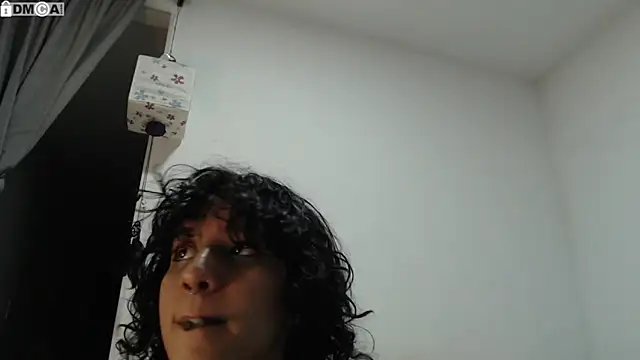 Snapshot of AlinaWoolf_ chatting on 09-15-25, 03:06 AlinaWoolf online show from 09-15-25, 03:06