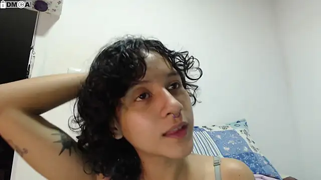 Snapshot of AlinaWoolf_ chatting on 09-19-25, 03:19 AlinaWoolf online show from 09-19-25, 03:19