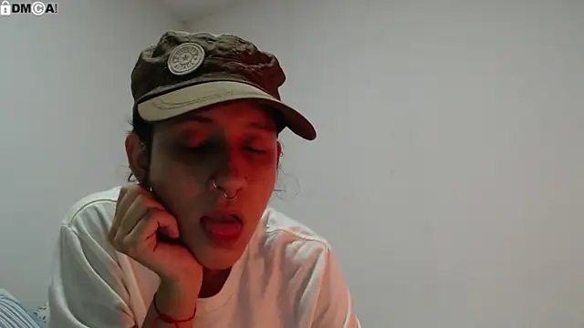 Snapshot of AlinaWoolf_ chatting on 01-10-26, 03:30 AlinaWoolf online show from 01-10-26, 03:30