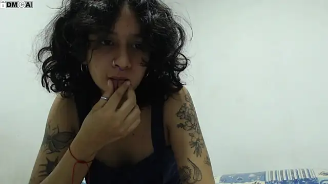 Snapshot of AlinaWoolf_ chatting on 02-25-26, 01:37 AlinaWoolf online show from 02-25-26, 01:37