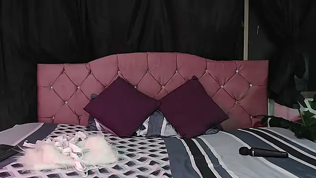 Snapshot of Cataleya_divine chatting on 10-15-25, 11:10 Cataleya divine online show from 10-15-25, 11:10