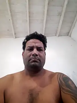 hecwil8 online show from 05-17-26, 02:24