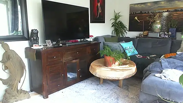 CeceilaMoon online show from 11-17-25, 07:52