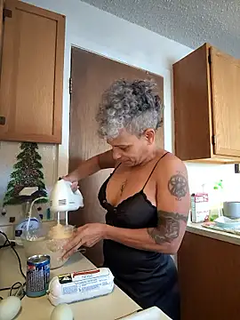 Snapshot of CeceilaMoon chatting on 01-10-26, 04:53 CeceilaMoon online show from 01-10-26, 04:53