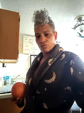 Snapshot of CeceilaMoon chatting on 02-14-26, 04:26 CeceilaMoon online show from 02-14-26, 04:26