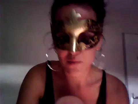 Snapshot of Masquegirlmysterious chatting on 10-01-25, 01:17 Masquegirlmysterious online show from 10-01-25, 01:17