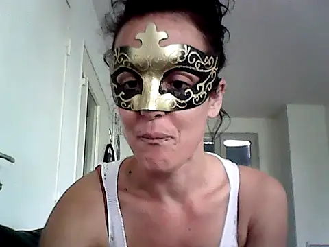 Snapshot of Masquegirlmysterious chatting on 10-14-25, 12:17 Masquegirlmysterious online show from 10-14-25, 12:17