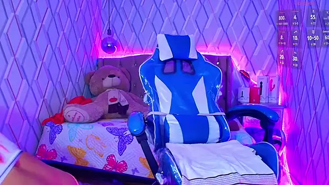 NicolleTaylor online show from 09-11-25, 03:39