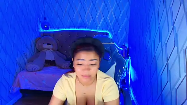 NicolleTaylor online show from 11-15-25, 12:52