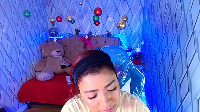 NicolleTaylor online show from 12-14-25, 03:56