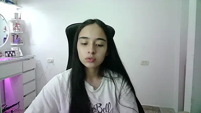 Snapshot of aineangeel chatting on 05-27-26, 01:57 aineangeel online show from 05-27-26, 01:57