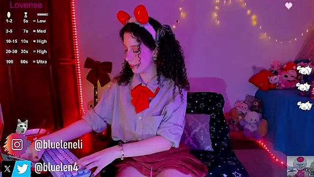 Snapshot of bluelen chatting on 02-13-25, 07:13 bluelen online show from 02-13-25, 07:13