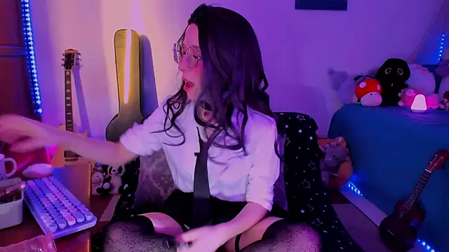 Snapshot of bluelen chatting on 03-07-25, 11:51 bluelen online show from 03-07-25, 11:51