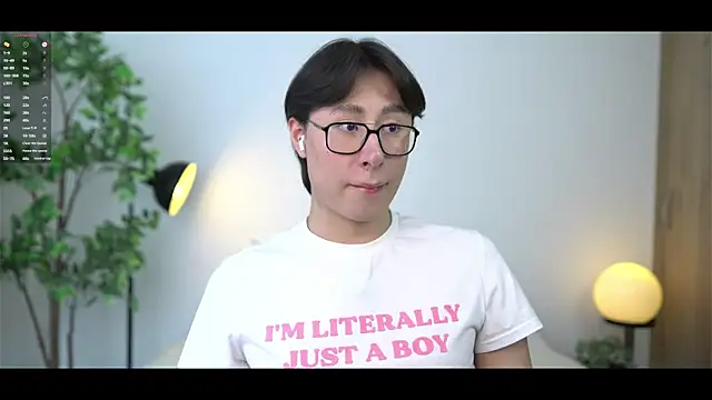 Snapshot of SrLuis18 chatting on 02-06-26, 04:54 SrLuis18 online show from 02-06-26, 04:54