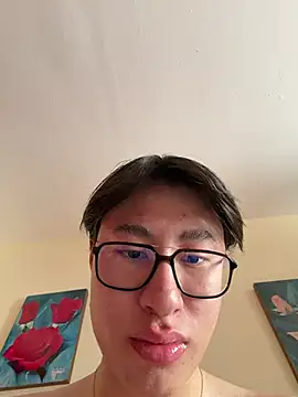 Snapshot of SrLuis18 chatting on 02-12-26, 04:24 SrLuis18 online show from 02-12-26, 04:24