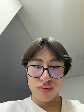 Snapshot of SrLuis18 chatting on 06-26-26, 11:09 SrLuis18 online show from 06-26-26, 11:09